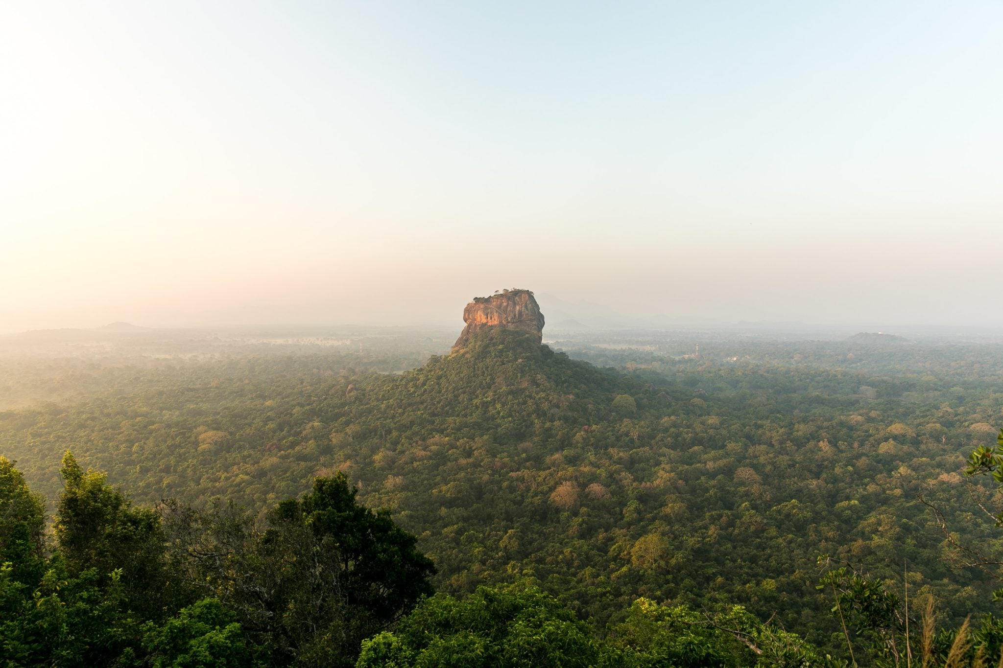 Sigiriya, Sri Lanka, Lwia Skała, zachód słońca, skała, dżungla, las, widok, panorama, zwiedzanie
