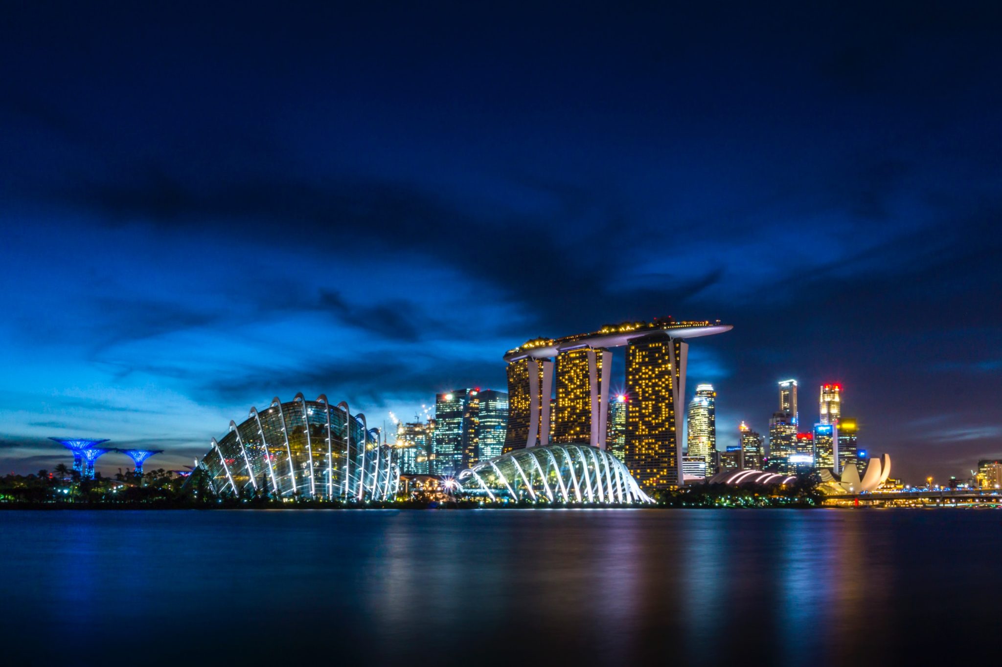 Singapur, miasto, miasto państwo, miasto nocą, Marina Bay, wieżowce, zwiedzanie nocą, Singapur nocą