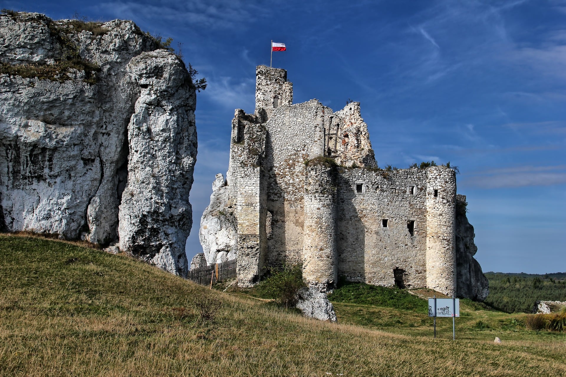 Wyprawa rowerowa Szlakiem Orlich Gniazd Mirów ruiny zamku