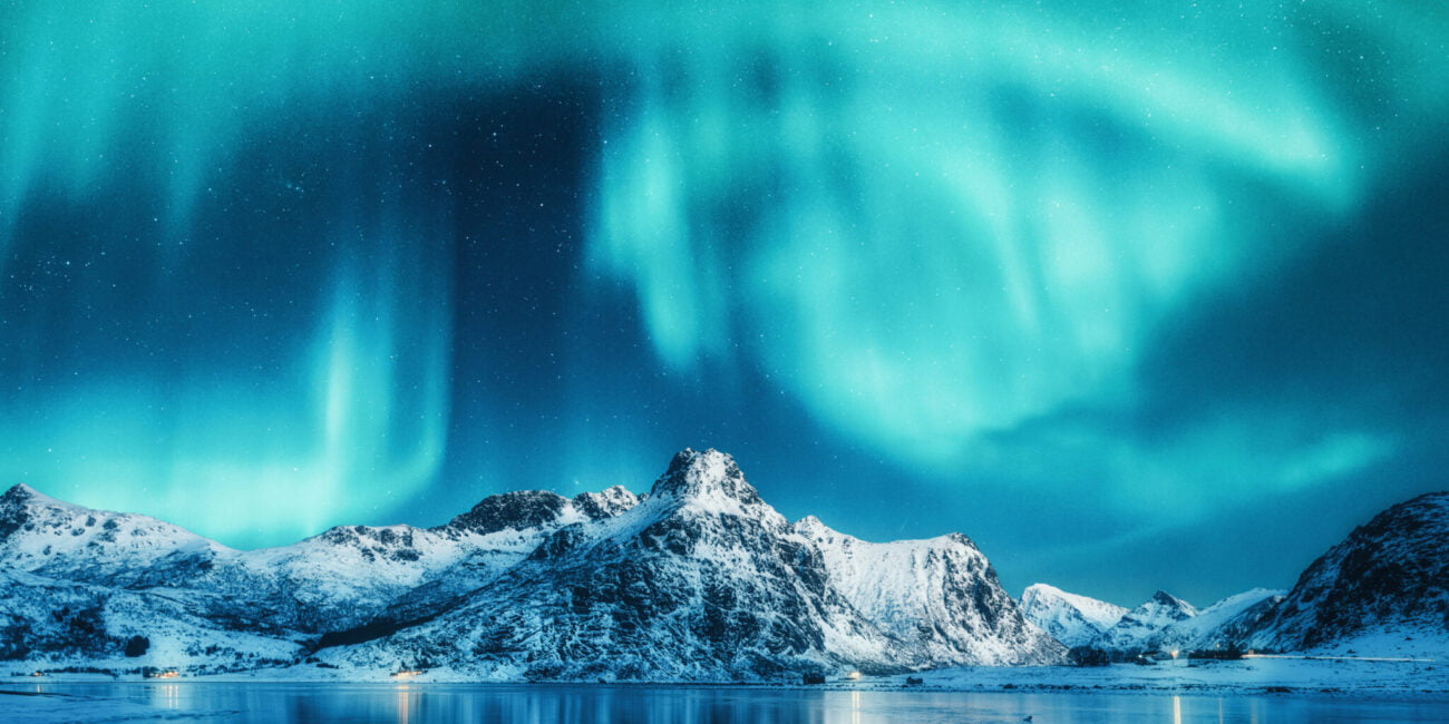 zorza-polarna-aurora-borealis-lofoty-norwegia-fiordy